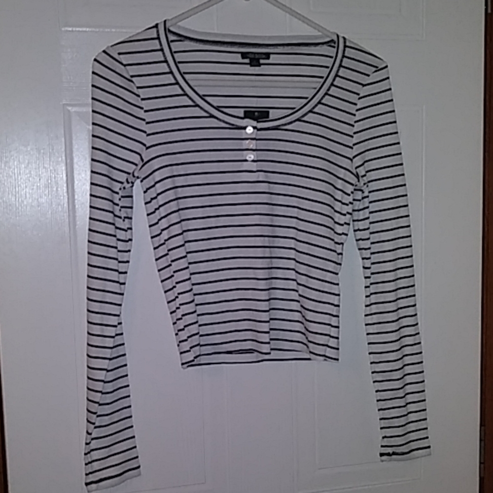 🆕Long sleeve crop top (NWT)